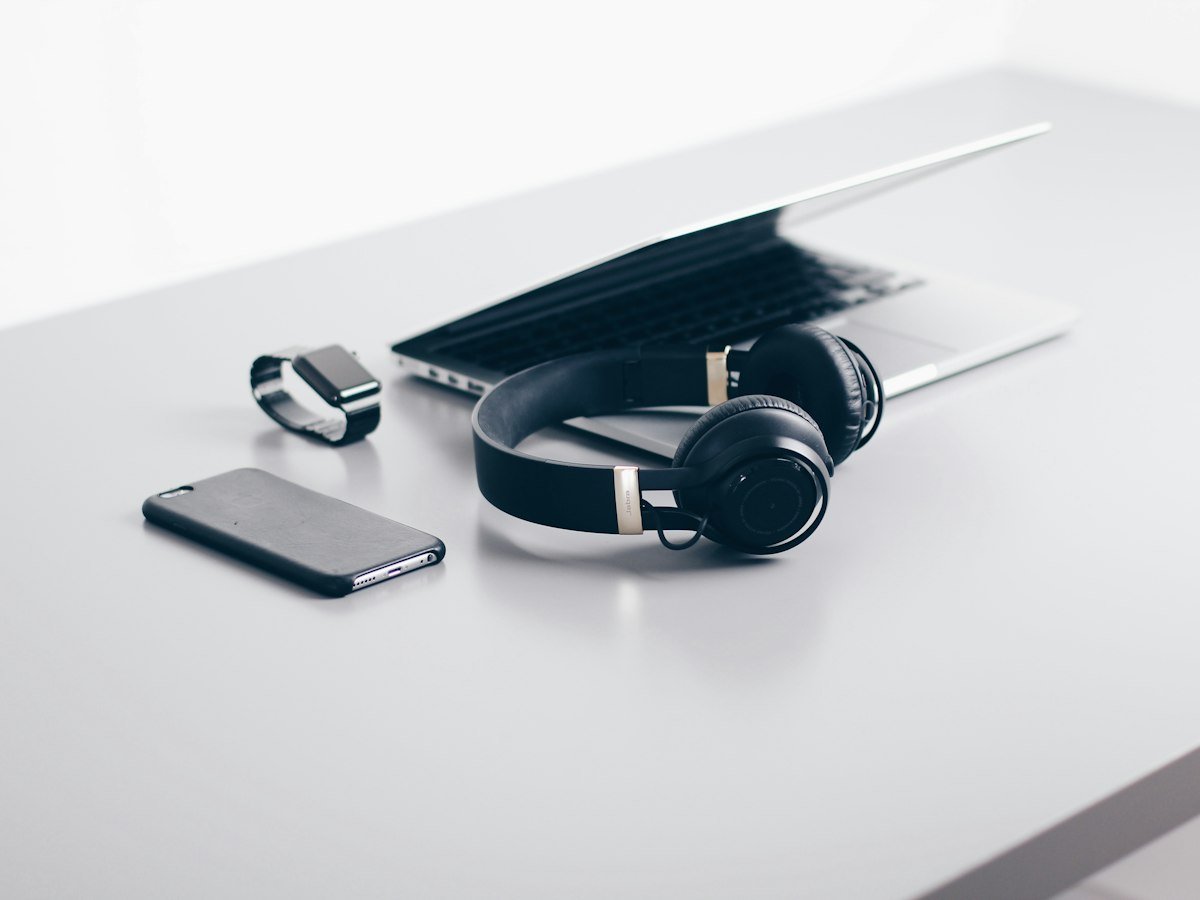 3-in-1 Magnetic Phone Stand